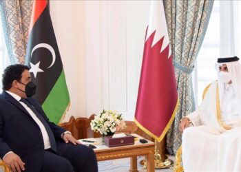 أمير قطر ورئيس الحكومة الليبية يبحثان تطوير العلاقات