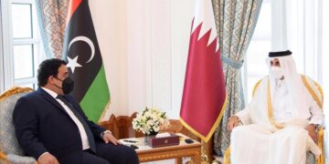 أمير قطر ورئيس الحكومة الليبية يبحثان تطوير العلاقات