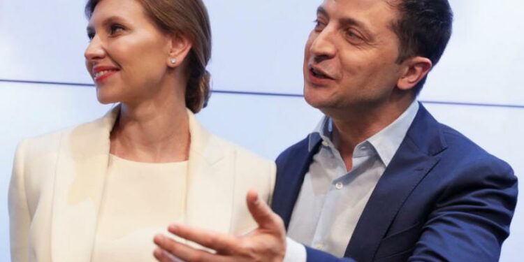 أولينا زيلنسكي السيدة الإولى التي كتبت سيناريو “خادم الشعب ” قبل تولي زوجها رئاسة أوكرانيا