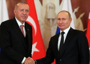 أردوغان يدعو بوتين لإجراء محادثات مع زيلينسكي في تركيا للتوصل لـ”وقف دائم لإطلاق النار” وإلى “حل طويل الأمد.. وأوكرانيا تطلب من تركيا أن تكون طرفا ضامنا لإتفاق محتمل مع موسكو
