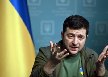 زيلينسكي يهدد أنصار روسيا في أوكرانيا ويؤكد مقتل 12 ألف جندي روسي.. والجيش الروسي يعلن قتل “مرتزقة أجانب”