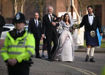 حب في الزنزانة.. أسانج مؤسس ويكيليكس يتزوج صديقته رسميا في سجنه بلندن