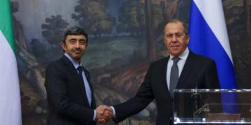 عبد الله بن زايد: الإمارات مستعدة لدعم تسوية بين روسيا وأوكرانيا