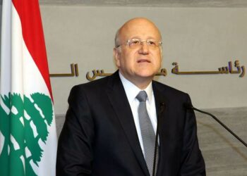 رئيس وزراء لبنان يقترح دعوة حاكم المصرف المركزي إلى جلسة للحكومة.. ورياض سلامة ينفي الإتهامات ويقول أن لها دوافع سياسية