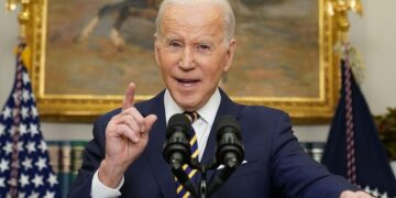 بايدن: أمريكا ستجرد موسكو من وضع “العلاقات التجارية الطبيعية الدائمة” وروسيا “ستدفع ثمنا باهظا اذا إستخدمت أسلحة كيميائية” في أوكرانيا.. والشيوخ الأمريكي يقر تمويلا بـ13.6 مليار دولار لمساعدة كييف