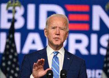 الكرملين: لا يحق للرئيس الأمريكي وصف بوتين بـ “مجرم حرب” وبايدن زعيم دولة تقصف الناس في أنحاء العالم وألقت قنابل نووية على مدن يابانية