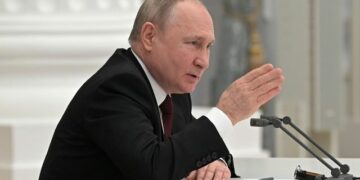 بوتين يستجيب لطلب زيلنسكي لعقد لقاء مشترك بشرط واحد.. و4 من دول الناتو ترغب في الحد من الإعتماد على الطاقة الروسية.. ولافروف: روسيا تعتزم فرض قيود على دخول مواطنين من دول “غير صديقة” إلى أراضيها