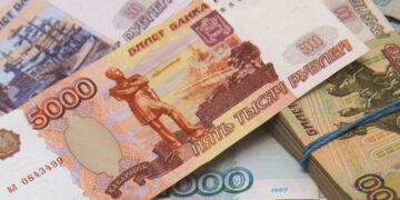 الكرملين لا يستبعد المطالبة بالدفع بالروبل مقابل منتجات أخرى