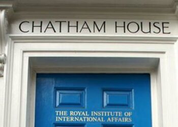 موسكو تعلن مركز الدراسات البريطاني شاتام هاوس “غير مرغوب فيه” وتطرد دبلوماسيين بلغاريين و45 دبلوماسيا بولنديازز والإتحاد الأوروبي يجمد أصولا روسية بقيمة 29.5 مليار يورو