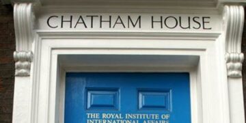 موسكو تعلن مركز الدراسات البريطاني شاتام هاوس “غير مرغوب فيه” وتطرد دبلوماسيين بلغاريين و45 دبلوماسيا بولنديازز والإتحاد الأوروبي يجمد أصولا روسية بقيمة 29.5 مليار يورو