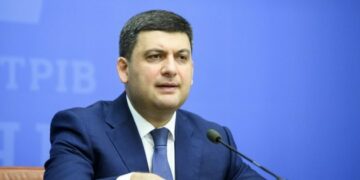 زيلينسكي يقول إنه دعا ماكرون لزيارة أوكرانيا ليتأكد من حصول “إبادة جماعية”