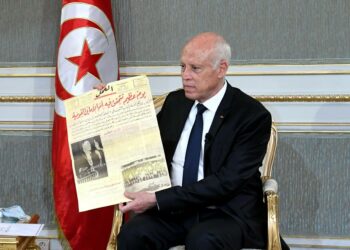 الرئيس التونسي يربط إنتهاء الفترة الاستثنائية بتنفيذ خارطة الطريق