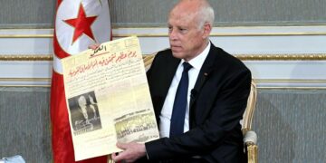 الرئيس التونسي يربط إنتهاء الفترة الاستثنائية بتنفيذ خارطة الطريق