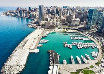 أعلنت السعودية والكويت، يوم الخميس، عن عودة سفيريهما إلى لبنان، وذلك استجابة لنداءات ومناشدات القوى السياسية الوطنية المعتدلة في لبنان.