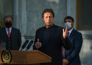 البرلمان الباكستاني يطيح بعمران خان بعد تصويت بحجب الثقة والسلطات ترفع حالة التأهب وقرار بمنع الوزراء من السفر