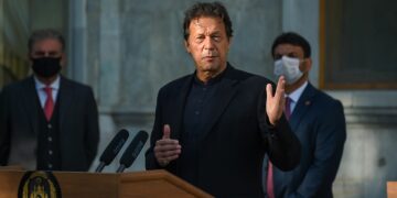 البرلمان الباكستاني يطيح بعمران خان بعد تصويت بحجب الثقة والسلطات ترفع حالة التأهب وقرار بمنع الوزراء من السفر