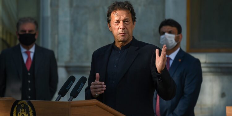 البرلمان الباكستاني يطيح بعمران خان بعد تصويت بحجب الثقة والسلطات ترفع حالة التأهب وقرار بمنع الوزراء من السفر