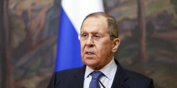 لافروف: روسيا لن توقف العملية العسكرية في أوكرانيا خلال محادثات السلام ولن تخضع للضغوط إطلاقا رغم دعوات تسليح كييف.. رئيس وزراء الهند يقترح محادثات مباشرة بين بوتين وزيلينسكي