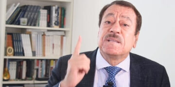 حملة يهوديّة إسرائيليّة شرسة على الكاتب عبد الباري عطوان تُطالب السلطات البريطانيّة بمُحاكمته بتُهمة تشجيع الإرهاب لدعمه المقاومة الفلسطينية ضدّ الإحتلال الإسرائيلي.. والعُقوبة قد تصل 15 عامًا سجنًا !!!