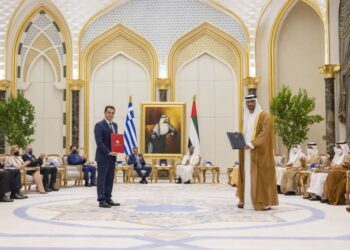 محمد بن زايد وميتسوتاكيس يشهدان تبادل مذكرات واتفاقيات تعاون بين الإمارات واليونان