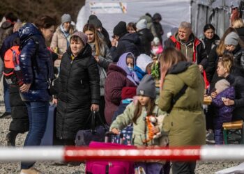 ذا غارديان: بريطانيا تدرس ترحيل اللاجئين الأوكرانيين الذين دخلوا البلاد عبر إيرلندا إلى رواندا