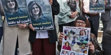 صحيفة عبرية تفضح إسرائيل في جريمة إغتيال شيرين أبو عاقلة وتكشف عن الجهة التي أطلقت الرصاص (الدوفدوفان)