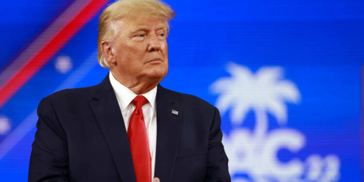 “نيويورك بوست”: تويتر يعلق حساب منصة ترامب “الحقيقة الإجتماعية”