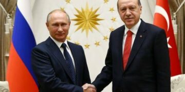 بوتين يبلغ إردوغان بأن موسكو مستعدة للعمل مع أنقرة لتأمين حرية شحن السلع بحرا بما يشمل الحبوب من أوكرانيا