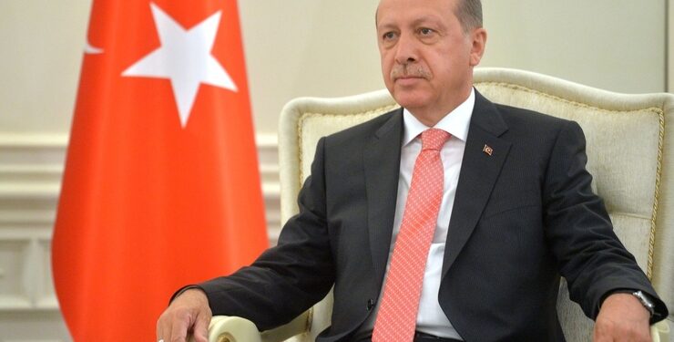 إردوغان يؤكد أن أنقرة لا تنتظر “إذنا” من واشنطن لشن عملية عسكرية جديدة في سوريا ولن تقبل بإنضمام دول داعمة للإرهاب إلى الناتو