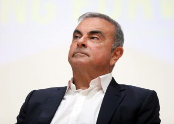 النيابة العامة اللبنانية تستجوب كارلوس غصن بموجب نشرة من الأنتربول