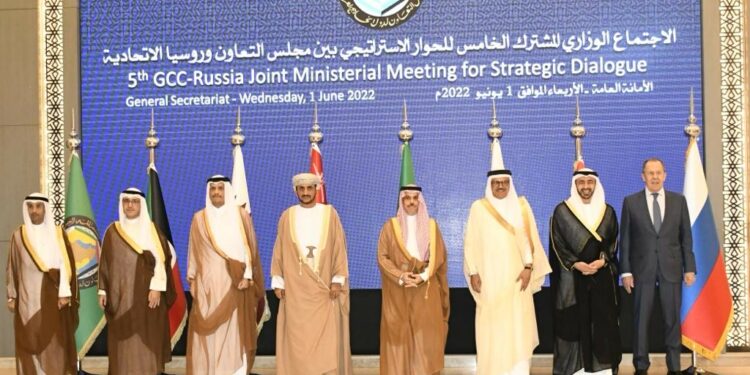 لافروف: شركاؤنا في الخليج لن يشاركوا في العقوبات الغربية ضد روسيا والتعاون مع “أوبك” مستمر من أجل إستقرار أسعار الطاقة.. ووزير الخارجية السعودي يعلن: موقفنا الخليجي موحد من أزمة أوكرانيا