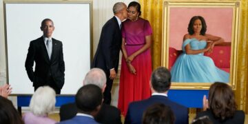 باراك وميشيل أوباما يُزيحان السّتار عن لوحتين لهما في البيت الأبيض بعد أكثر من خمس سنوات على خُروج أوباما من المنصب