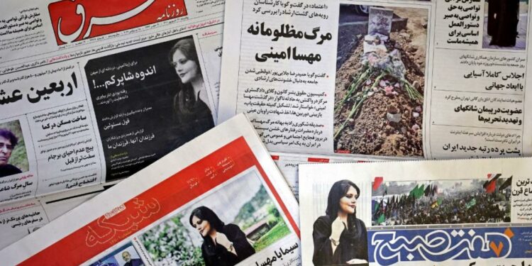 الإحتجاجات تتسع بإيران ومدن جديدة تدخل على خط الأزمة وإرتفاع أعداد القتلى .. رئيسي يُحذر من الفوضى والحرس الثوري يحاول التهدئة