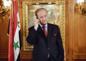 رفعت الأسد يعيد لفرنسا وسام جوقة الشرف