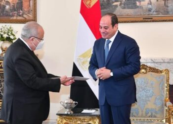 مِصر تتطلّع للعمل مع الجزائر لضمان تعزيز العمل العربي المشترك.. والجامعة العربية تؤكد قمة الجزائر في موعدها ولا صحة لتأجيلها أو نقلها