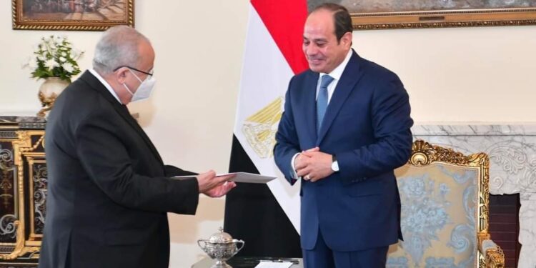 مِصر تتطلّع للعمل مع الجزائر لضمان تعزيز العمل العربي المشترك.. والجامعة العربية تؤكد قمة الجزائر في موعدها ولا صحة لتأجيلها أو نقلها