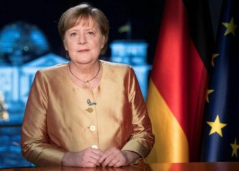 ميركل تحصل على جائزة اليونسكو للسلام لدورها في مكافحة أزمة اللاجئين