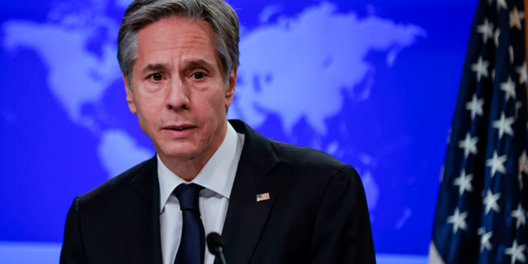 بلينكن يتهم روسيا بارتكاب أفعال “مروّعة” بعد العثور على مقابر جماعية في أوكرانيا.. ويعتبر المخاوف الصينية والهندية تشكل ضغطا على بوتين لإنهاء الحرب