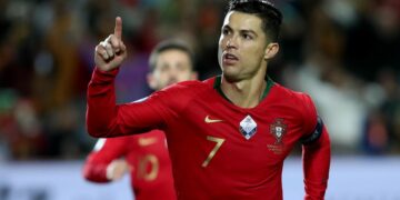 رونالدو يشعل غضب جماهير البرتغال