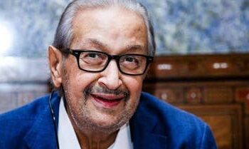 جدل في مصر.. مقتنيات الراحل نور الشريف تباع على الأرصفة !!!