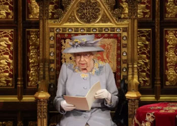 من الملكة إليزابيث.. “رسالة سرية” لن تقرأ إلا بعد 63 عاماً !