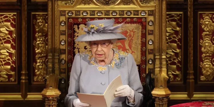 من الملكة إليزابيث.. “رسالة سرية” لن تقرأ إلا بعد 63 عاماً !