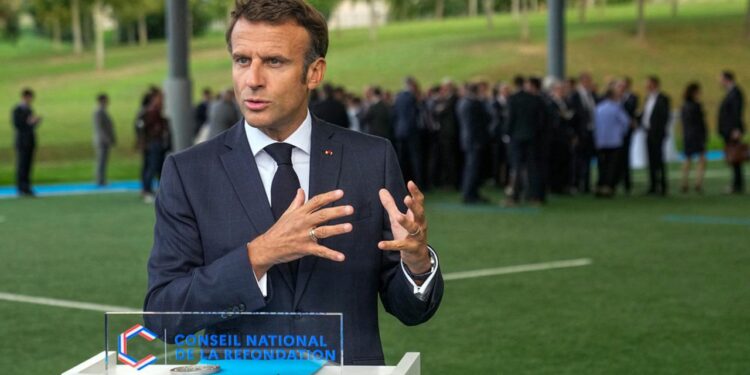 فرنسا: حزب ماكرون يندمج مع حزبين آخرين ويغير إسمه إلى النهضة