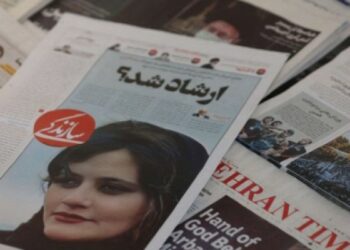 مكتب حقوق الإنسان الأممي يطالب إيران بإلغاء قواعد الحجاب الإلزامي