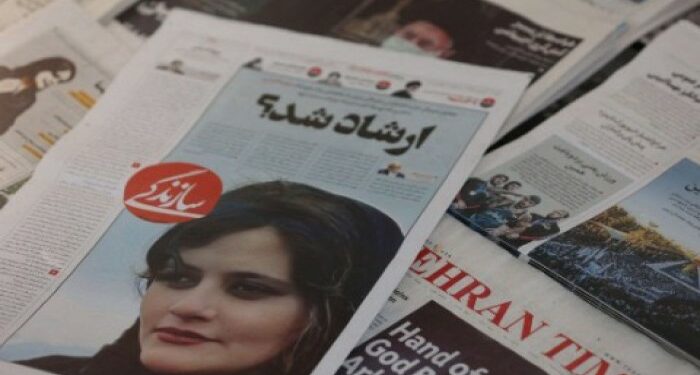 مكتب حقوق الإنسان الأممي يطالب إيران بإلغاء قواعد الحجاب الإلزامي