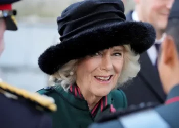 من وصفها- بالكلبة – إلى إعلانها عقيلة للملك..كاميلا تخرج من ظل ديانا