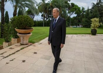 عون يغادر قصر بعبدا ويوقّع على مرسوم قبول إستقالة حكومة ميقاتي .. وميقاتي يعتبر المرسوم “يفتقر إلى أي قيمة دستورية”.. والبطريرك الماروني يحمل المسؤولين الفراغ في الرئاسة