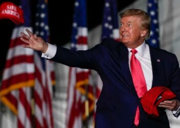 ترامب يبدأ إستعداداته للعودة لكرسي البيت الأبيض مبكرًا.. جولة إنتخابية لدعم مرشحين جمهوريين وإختبار أولي لمستقبله السياسي