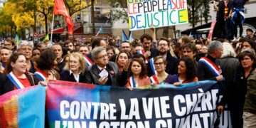 تشهد باريس، الأحد، تظاهرة دعا إليها اليسار المعارض للرئيس إيمانويل ماكرون ضد غلاء المعيشة