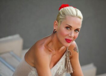 « أم_لميس» في « سنوات_الضياع».. وفاة الممثلة التركية بيلور كالكافان بعد صراع مع السرطان